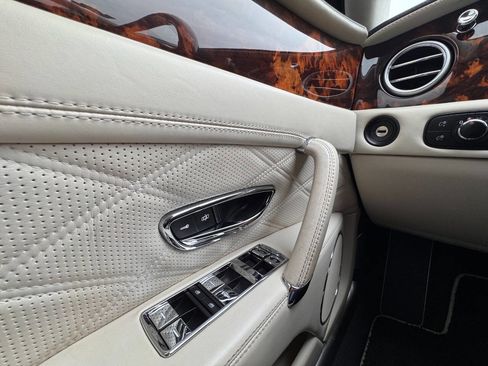 Used 2014 Bentley Flying Spur W12 image 30