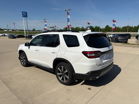 Used 2024 Honda Pilot Touring image 7