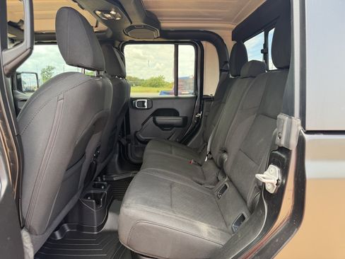 Used 2022 Jeep Gladiator Sport AWD/4WD image 37