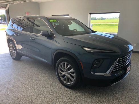 Used 2025 Buick Enclave Preferred AWD/4WD image 5