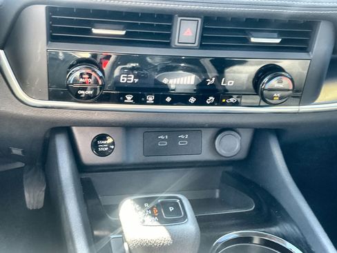 Used 2024 Nissan Rogue SV image 22