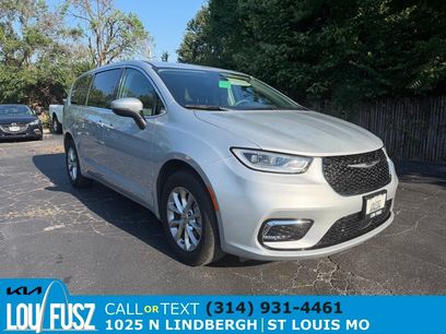 Used 2023 Chrysler Pacifica Touring-L