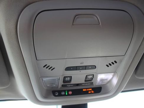 Used 2021 GMC Acadia AT4 image 12