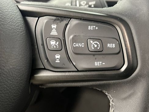 Used 2025 Jeep Gladiator Mojave w/ Convenience Group AWD/4WD image 41