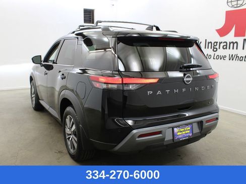 New 2026 Nissan Pathfinder SL image 2