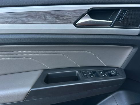 Used 2022 Volkswagen Atlas Cross Sport SE image 11