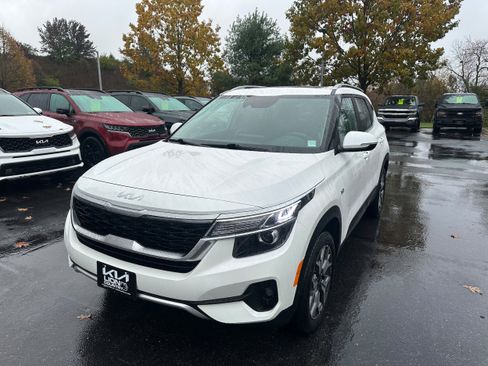 Used 2023 Kia Seltos EX image 1