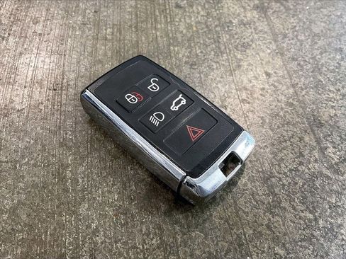 Used 2023 Land Rover Defender 110 X-Dynamic SE image 11