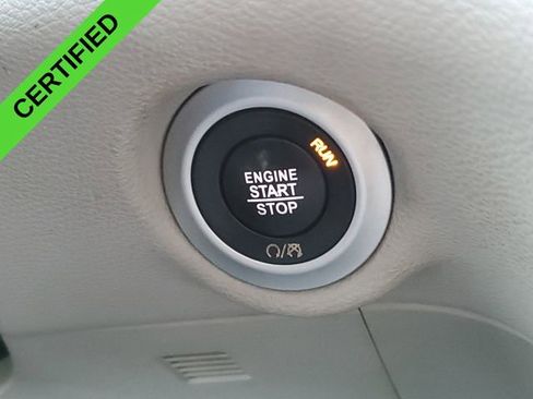 Used 2018 Chrysler Pacifica Touring-L image 17