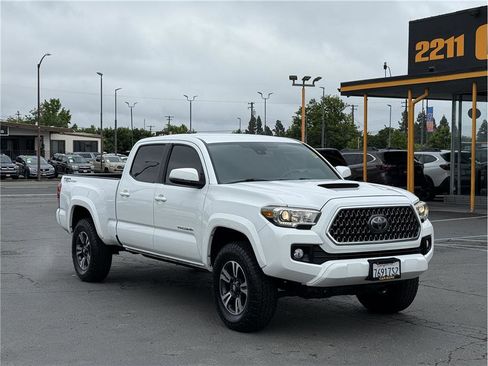 Used 2019 Toyota Tacoma TRD Sport RWD image 3