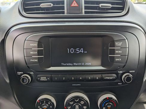 Used 2017 Kia Soul Base image 23