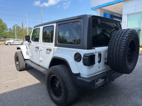 Used 2018 Jeep Wrangler Unlimited Sahara AWD/4WD image 7