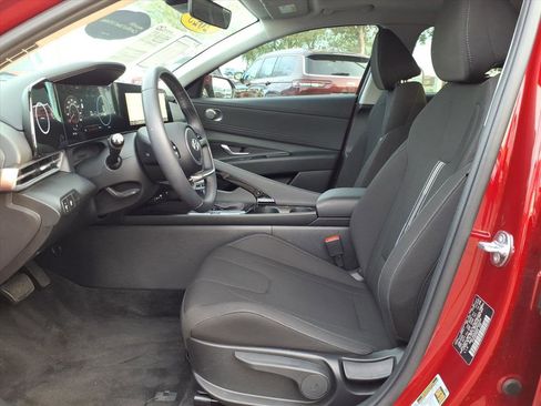 Certified 2025 Hyundai Elantra SEL image 13