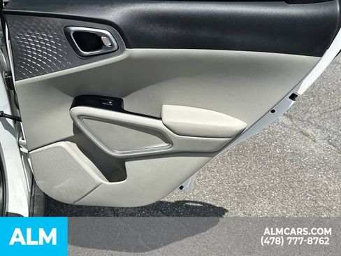 Used 2025 Kia Soul LX w/ LX Technology Package FWD image 18