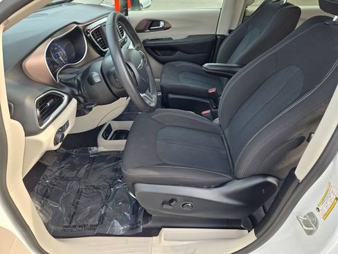 Used 2024 Chrysler Voyager LX FWD image 10