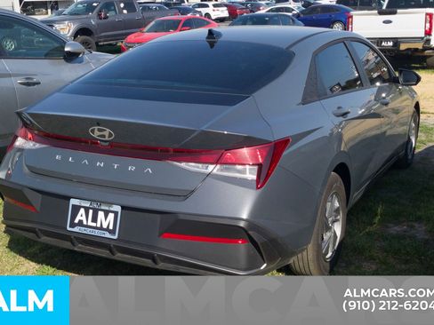 Used 2026 Hyundai Elantra SE image 26