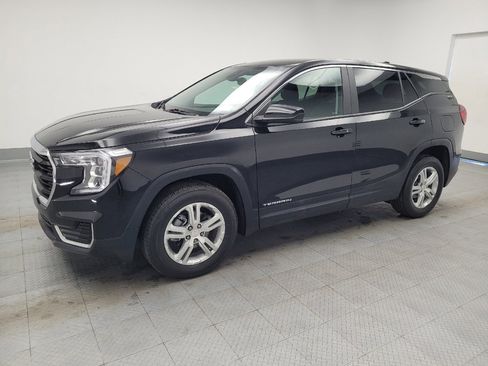 Used 2024 GMC Terrain SLE image 2