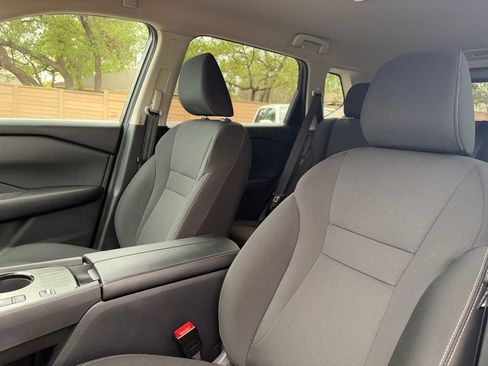 Used 2025 Nissan Rogue S FWD image 10