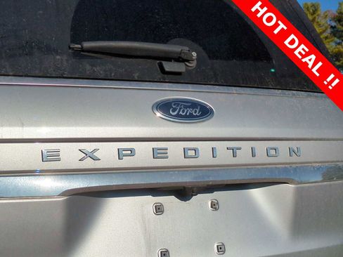 Used 2023 Ford Expedition Max Limited image 13