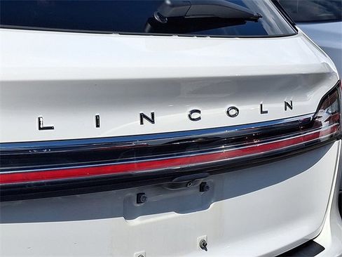 Used 2022 Lincoln Nautilus Reserve w/ Equipment Group 201A image 6