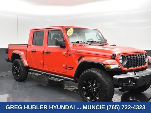 Used 2025 Jeep Gladiator Sport AWD/4WD image 14