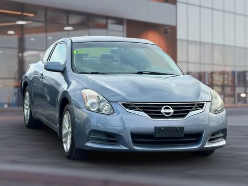 Used 2010 Nissan Altima 2.5 S FWD image 1