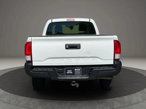 Used 2016 Toyota Tacoma SR RWD image 5