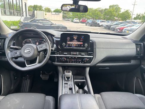 Used 2025 Nissan Pathfinder SV FWD image 35