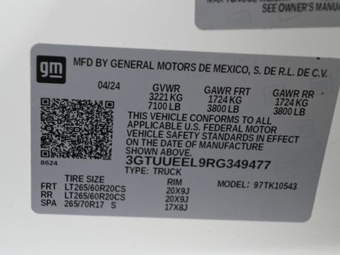 Used 2024 GMC Sierra 1500 AT4 w/ Technology Package AWD/4WD image 17
