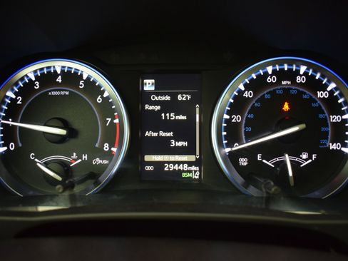 Used 2019 Toyota Highlander XLE image 22