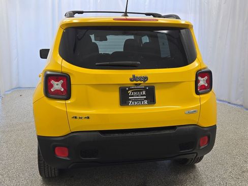 Used 2017 Jeep Renegade Latitude w/ Popular Equipment Group image 14