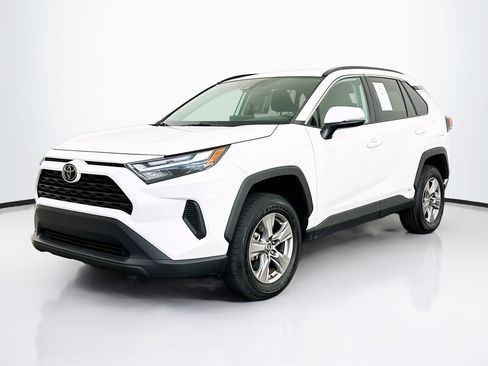 Used 2025 Toyota RAV4 XLE image 3