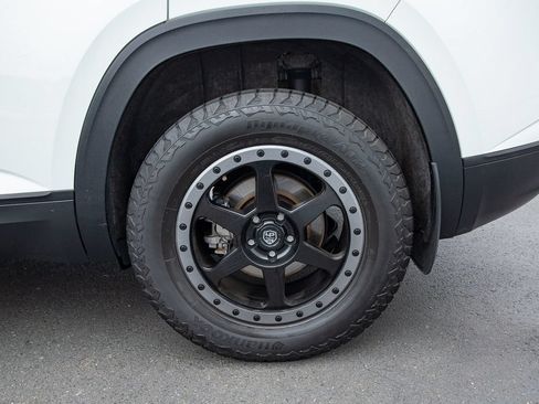 Used 2020 Volkswagen Atlas Cross Sport SE w/ Panoramic Sunroof Package AWD/4WD image 32