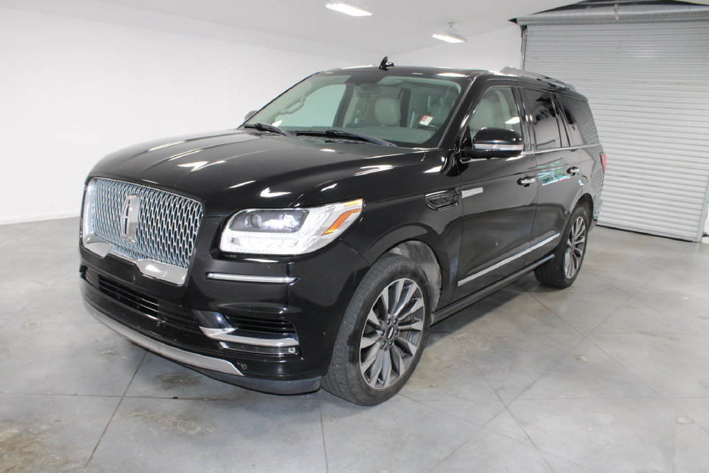 Used 2018 Lincoln Navigator Select RWD image 3