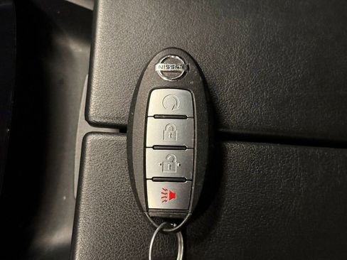 Used 2021 Nissan Rogue SV image 16