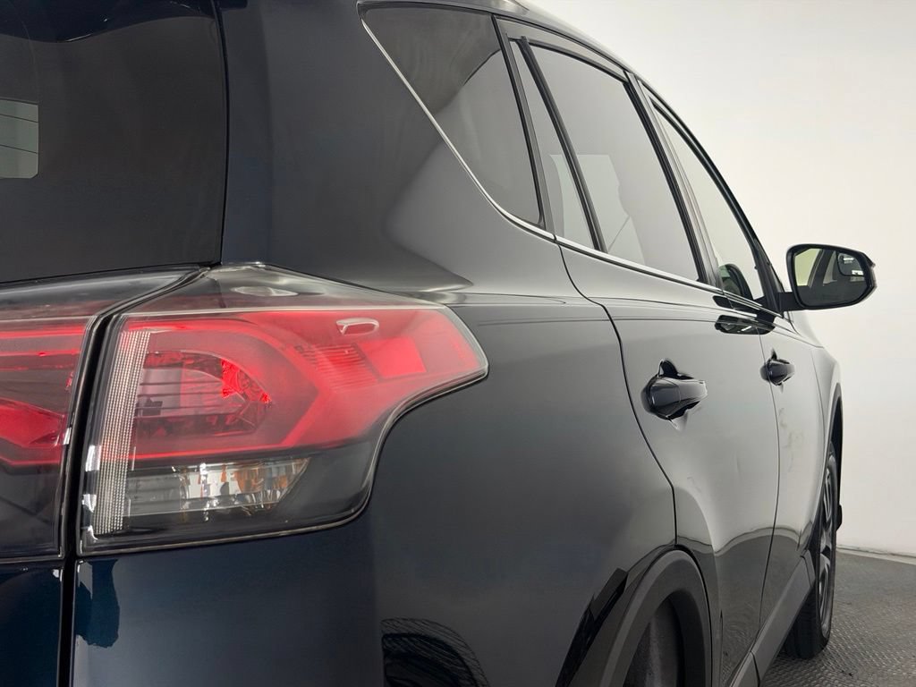 Used 2018 Toyota RAV4 LE w/ All Weather Liner Package AWD/4WD image 54