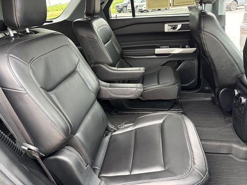 Used 2023 Ford Explorer XLT w/ Equipment Group 202A AWD/4WD image 18