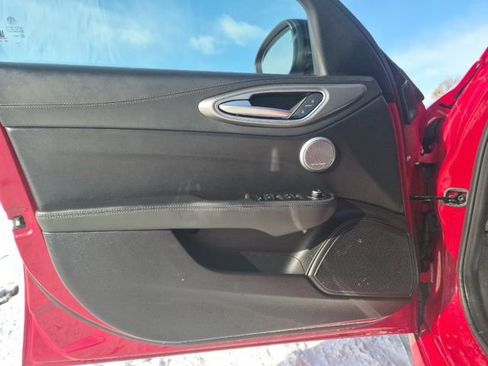 Used 2024 Alfa Romeo Giulia Veloce image 12