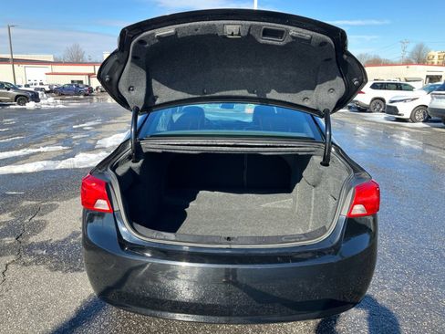 Used 2017 Chevrolet Impala LT image 18