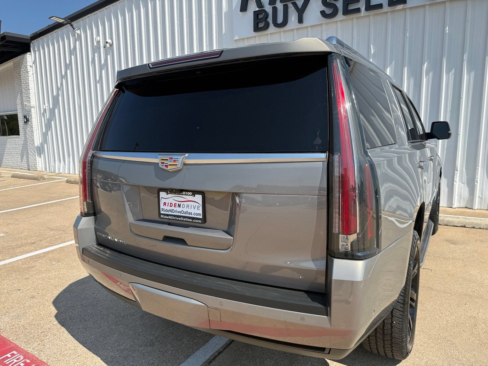 Used 2019 Cadillac Escalade Luxury AWD/4WD image 5
