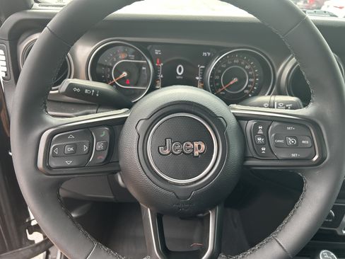 Used 2023 Jeep Wrangler Sport AWD/4WD image 17