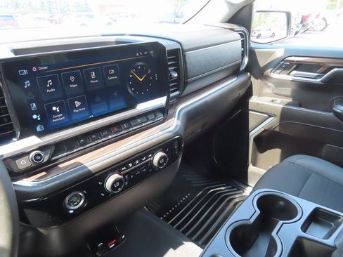 Used 2024 Chevrolet Silverado 1500 LT image 34