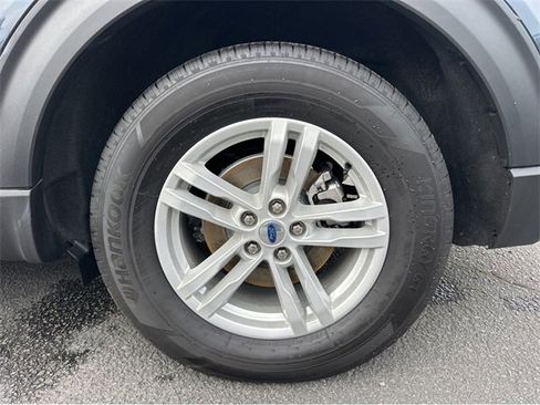 Certified 2024 Ford Explorer XLT w/ Equipment Group 202A image 38