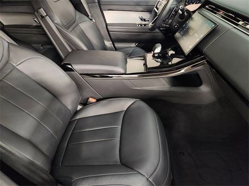 Used 2025 Land Rover Range Rover Sport SE image 3