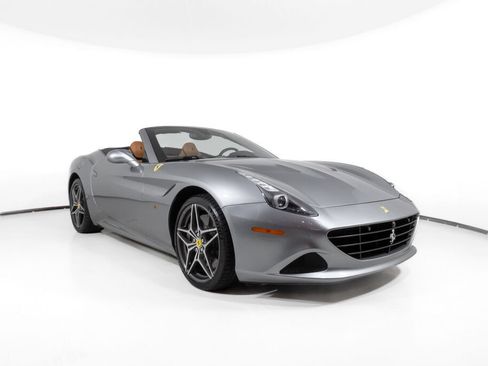 Used 2016 Ferrari California T RWD image 10