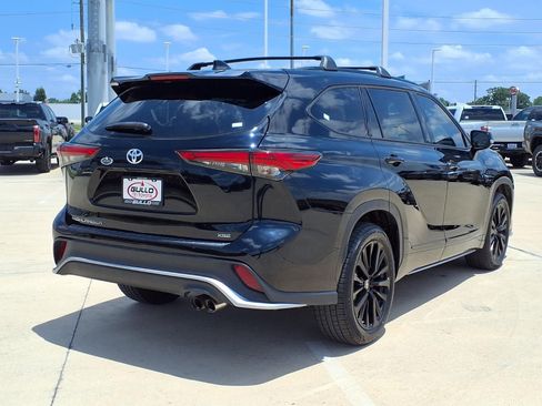 Used 2023 Toyota Highlander XSE FWD image 6