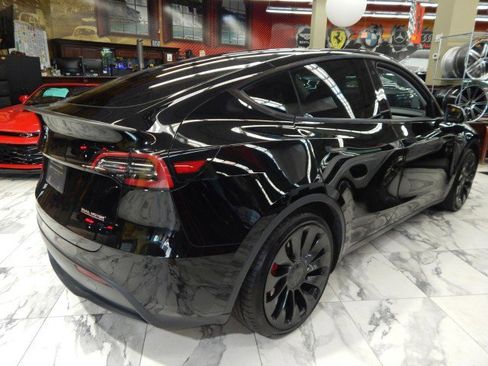 Used 2022 Tesla Model Y Performance image 3