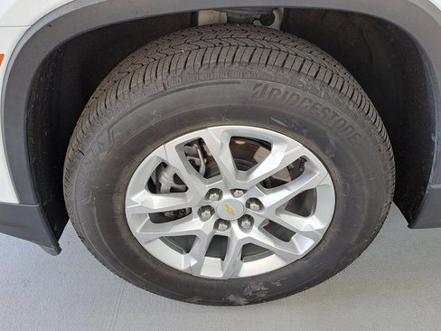 Used 2024 Chevrolet Traverse LS w/ Safety Package image 33