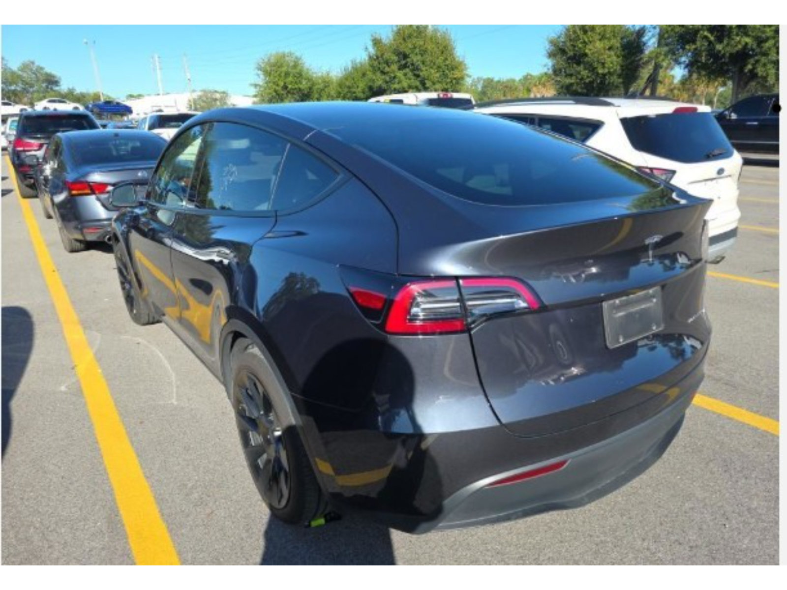 Used 2024 Tesla Model Y Long Range AWD/4WD image 2