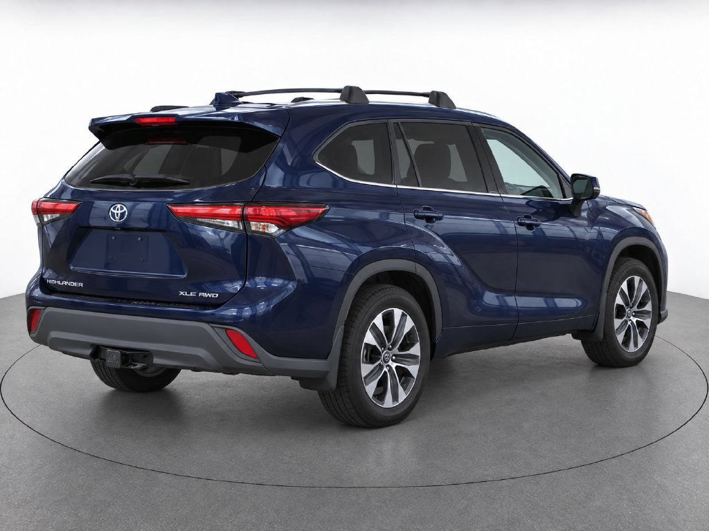 Used 2022 Toyota Highlander XLE AWD/4WD image 8